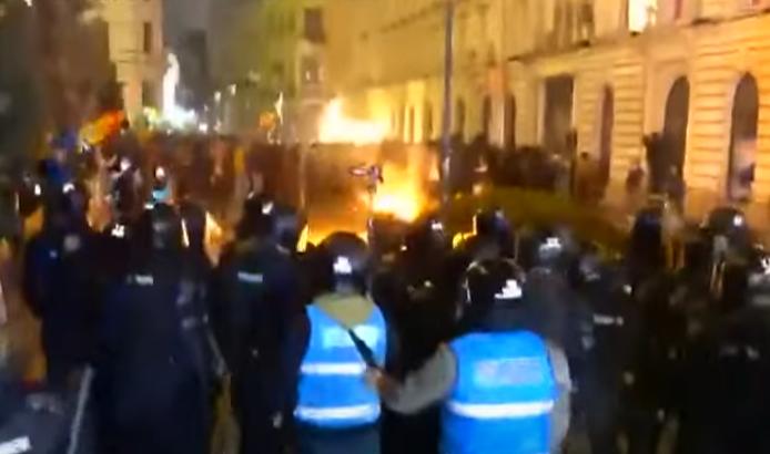 Bucureștiul, în flăcări! Susținătorii lui Călin Georgescu, violențe inimaginabile  18944136