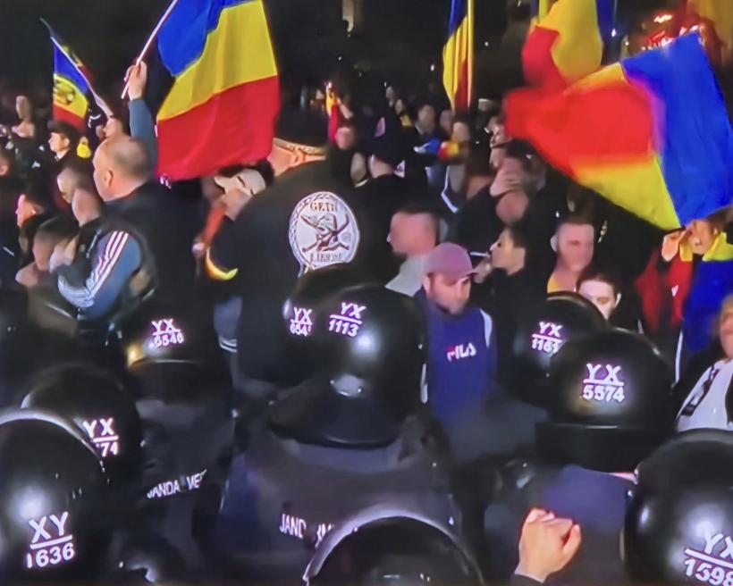 Jandarmii au folosit substanțe iritant-lacrimogene când protestatarii au vrut să intre în BEC