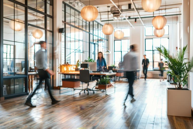 Şase din zece români nu se simt împliniţi profesional. Femeile, mai afectate de sindromul &quot;burnout&quot; 