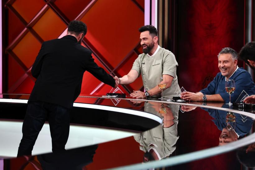 Premiera Chefi la cuțite, lider de audiență. Diseară, noi concurenți vor să cucerească jurații: după experiența de la Hollywood, Bogdan Iancu vine la audiții cu un preparat neașteptat 18944379