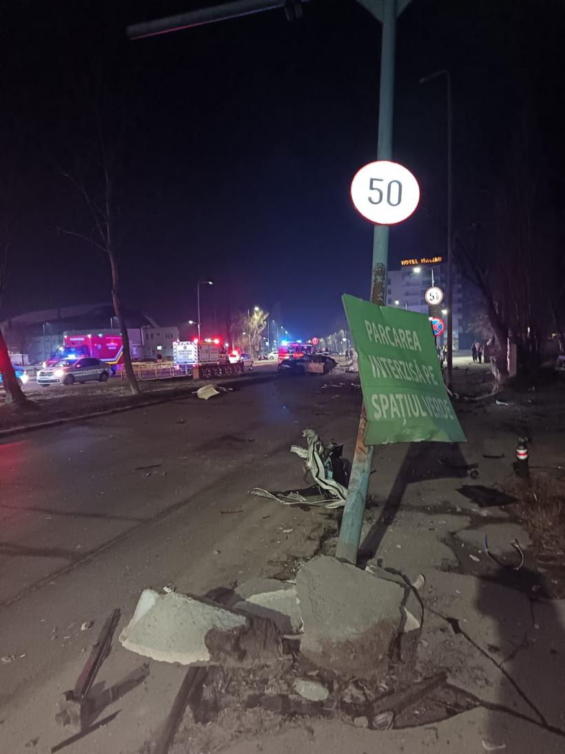 UPDATE Tragedie la intrarea în stațiunea Mamaia: Un mort și patru răniți, după un grav accident rutier 18944308