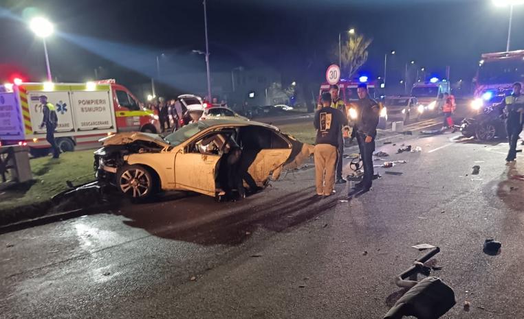 UPDATE Tragedie la intrarea în stațiunea Mamaia: Un mort și patru răniți, după un grav accident rutier 18944312