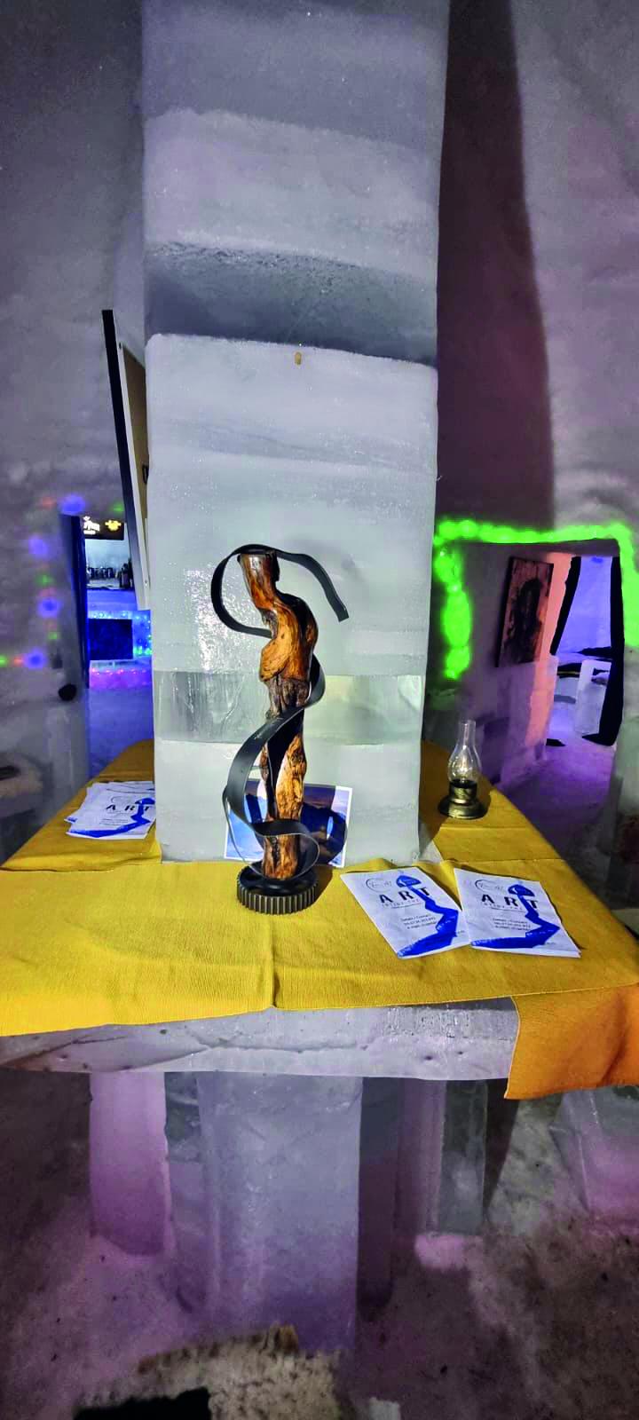 Hotelul de Gheață, transformat în muzeu de artă, la Bâlea Lac 18944447