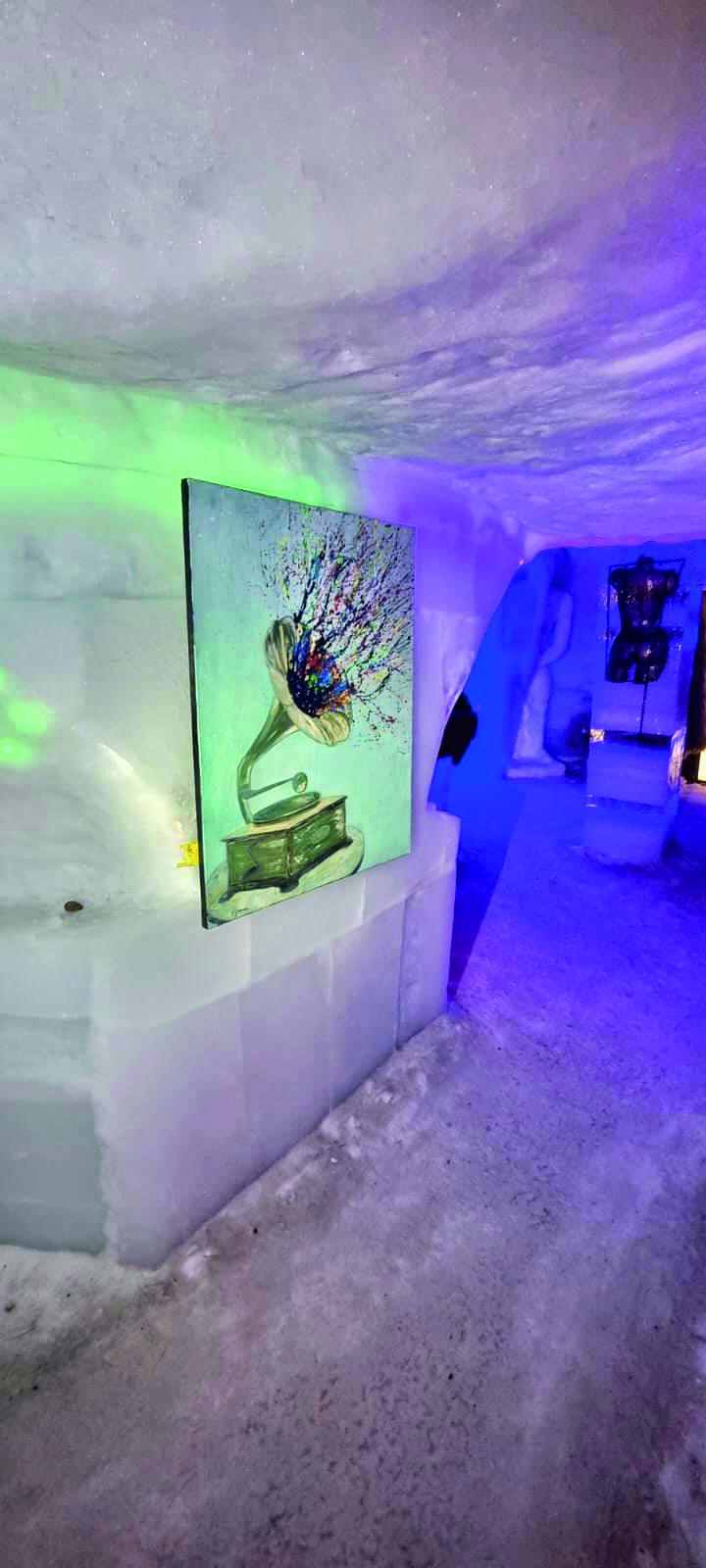 Hotelul de Gheață, transformat în muzeu de artă, la Bâlea Lac 18944448