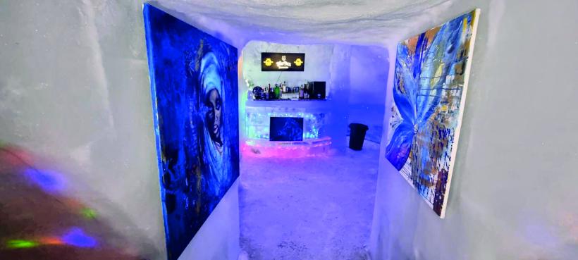 Hotelul de Gheață, transformat în muzeu de artă, la Bâlea Lac 18944449