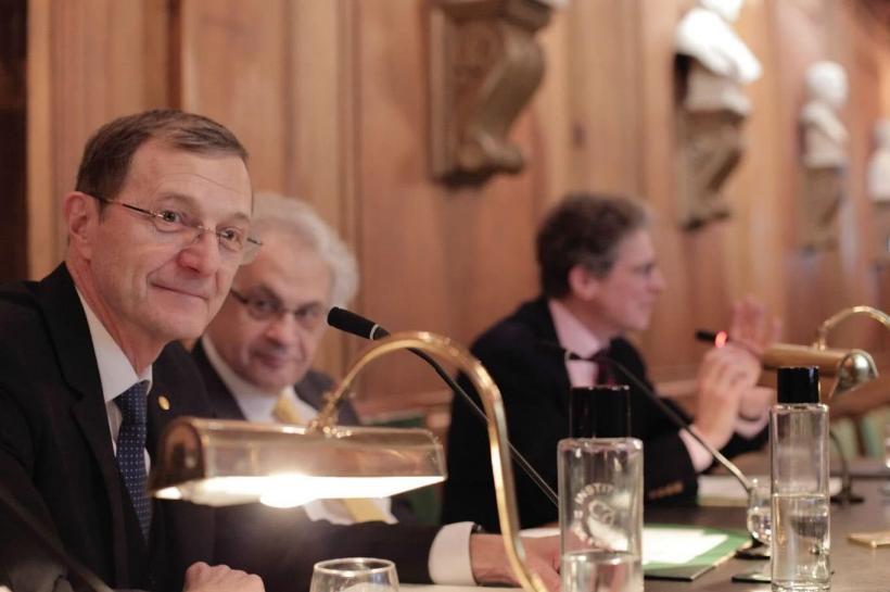 Ioan-Aurel Pop: „Anglo-americanii vor ca toți oamenii să fie otova, să folosească doar engleza, să mănânce hamburgeri și să poarte blugi!” 18944610