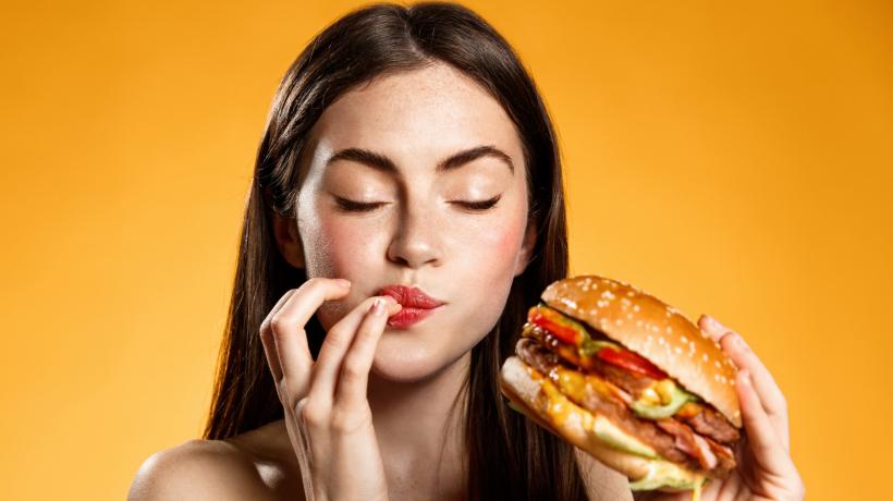 Ioan-Aurel Pop: „Anglo-americanii vor ca toți oamenii să fie otova, să folosească doar engleza, să mănânce hamburgeri și să poarte blugi!” 18944615