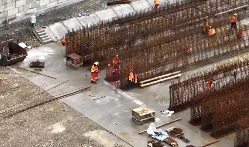 Proiect impresionant: 300 de muncitori lucrează la secțiunea 3 a A1 Sibiu-Pitești 18944992