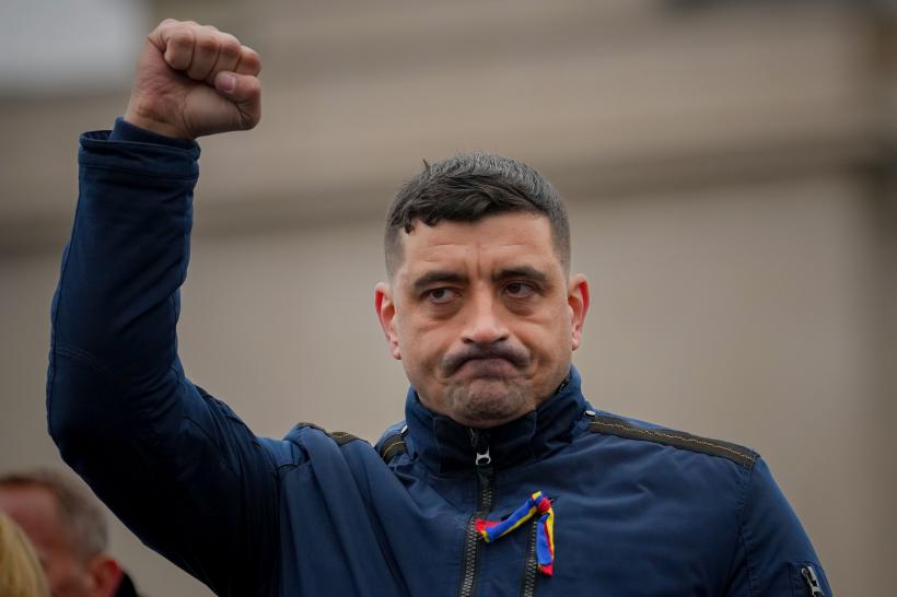 Vrei shaorma cu de toate? Acum ți-l dau și pe George Simion 18944854