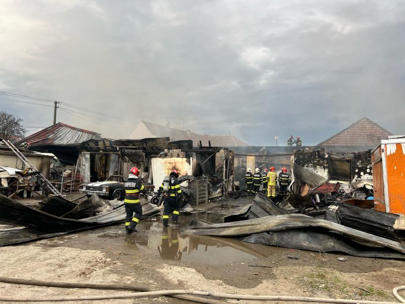UPDATE Iată cauza incendiului uriaș de la vopsitoria auto din Sibiu: 9 vehicule au ars complet 18944972