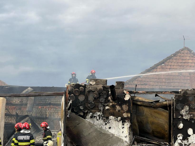 UPDATE Iată cauza incendiului uriaș de la vopsitoria auto din Sibiu: 9 vehicule au ars complet 18944974