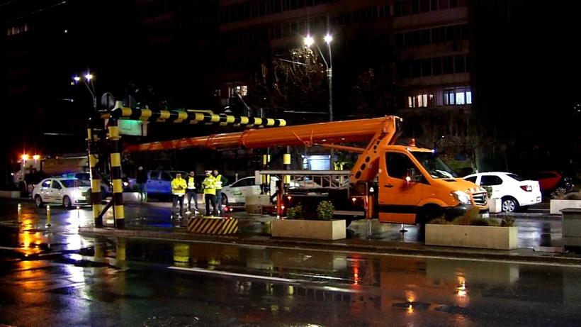 Pericol uriaș în București: O cisternă cu GPL a rămas blocată la Pasajul Unirii 18944881