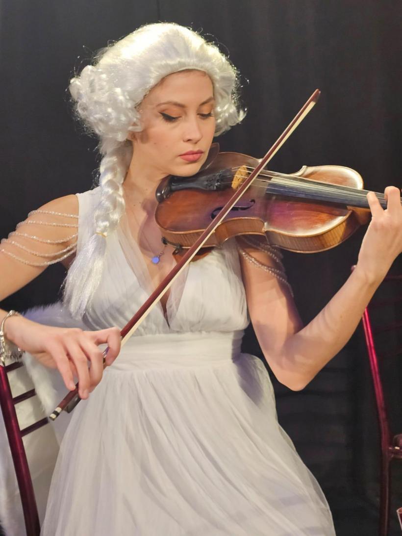 WHITE SYMPHONY ORCHESTRA - singura orchestră exclusiv feminină din România concertează la Sala Palatului pe 29 aprilie în spectacolul simfonic extraordinar „Danke Johann Strauss 200”  18944953