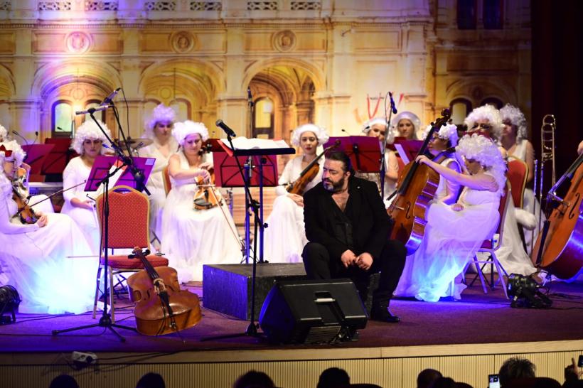 WHITE SYMPHONY ORCHESTRA - singura orchestră exclusiv feminină din România concertează la Sala Palatului pe 29 aprilie în spectacolul simfonic extraordinar „Danke Johann Strauss 200”  18944956