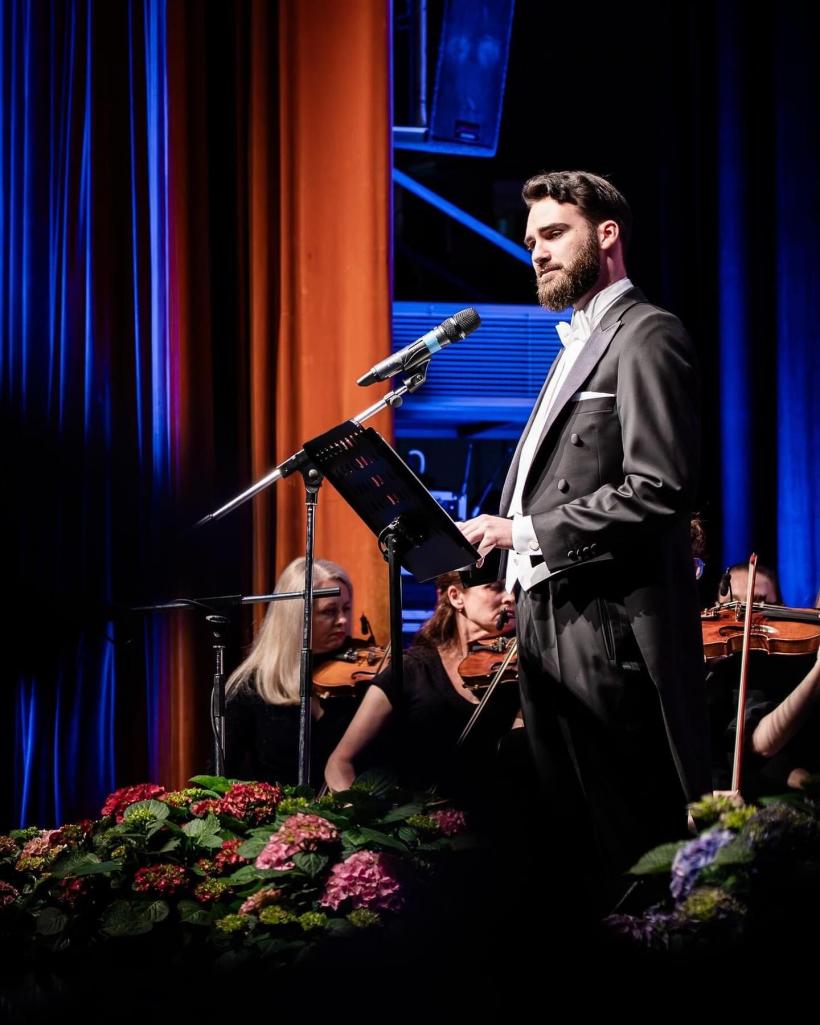 Accident grav la Teatrul de Operetă: Tenorul Octavian Ene, iubitul Danielei Nane, a căzut de la trei metri înălțime 18945479