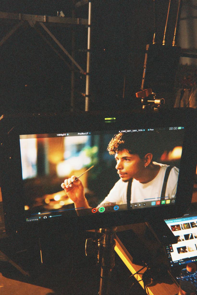 Emilian lansează Soarele şi Luna, o piesă inspirată din trăirile personajului său din serialul Ana, Mi-ai fost scrisă în ADN, de la Antena 1 18945470