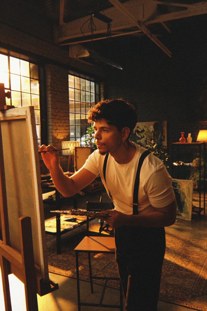 Emilian lansează Soarele şi Luna, o piesă inspirată din trăirile personajului său din serialul Ana, Mi-ai fost scrisă în ADN, de la Antena 1 18945472