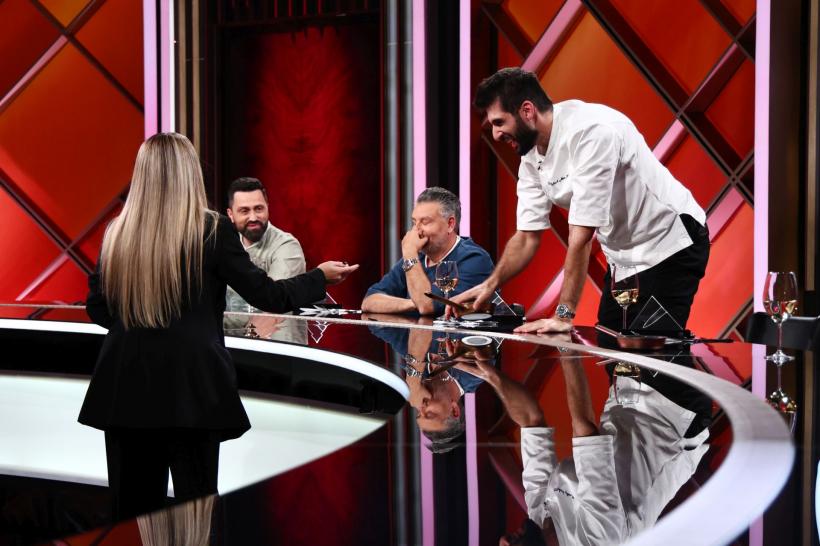 Chefi la cuțite, lider de audiență cu ediția de ieri. Diseară, emoții copleșitoare pentru Chef Richard: mama sa îl surprinde în platoul audițiilor cu un preparat din copilăria lui 18945494
