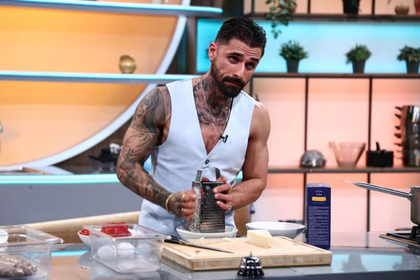 Chef Richard a câștigat ieri, la Chefi la cuțite, a treia amuletă din acest sezon. Influencerul maltez Luke Magro, cunoscut pentru rețetele de paste, gătește diseară în audiții 18945723