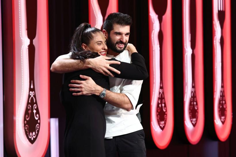 Chef Richard a câștigat ieri, la Chefi la cuțite, a treia amuletă din acest sezon. Influencerul maltez Luke Magro, cunoscut pentru rețetele de paste, gătește diseară în audiții 18945727