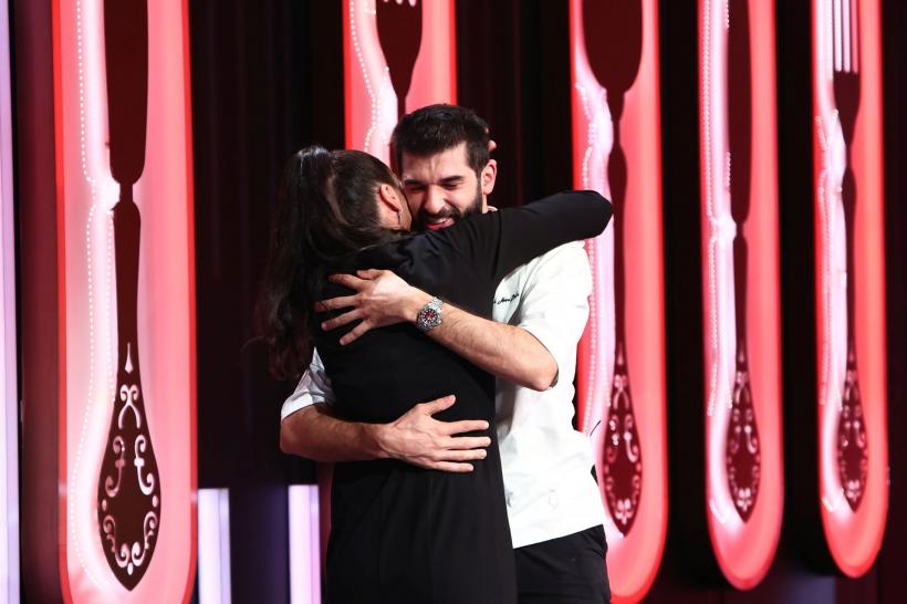 Chef Richard a câștigat ieri, la Chefi la cuțite, a treia amuletă din acest sezon. Influencerul maltez Luke Magro, cunoscut pentru rețetele de paste, gătește diseară în audiții 18945728