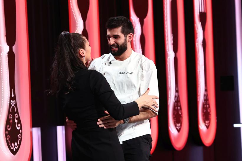 Chef Richard a câștigat ieri, la Chefi la cuțite, a treia amuletă din acest sezon. Influencerul maltez Luke Magro, cunoscut pentru rețetele de paste, gătește diseară în audiții 18945729