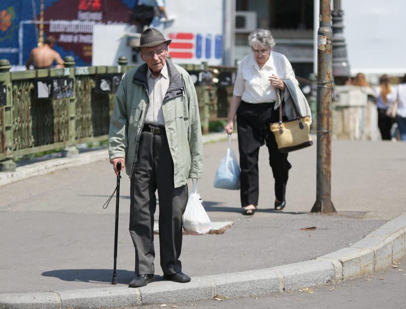 Egalitate pe piața muncii. La ce vârstă vor ieși la pensie femeile și bărbații în România