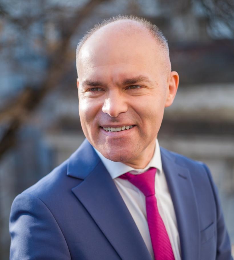 Ultimii patru prezidențiabili validați: o jumătate de milion de metri pătrați de teren, apartament vândut în rate, pensie specială de 4.400 de euro
