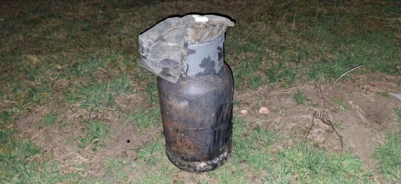 Tragedie într-un sat din Botoșani: Un bărbat a murit în casa care a luat foc, din cauza jarului căzut din sobă 18946220