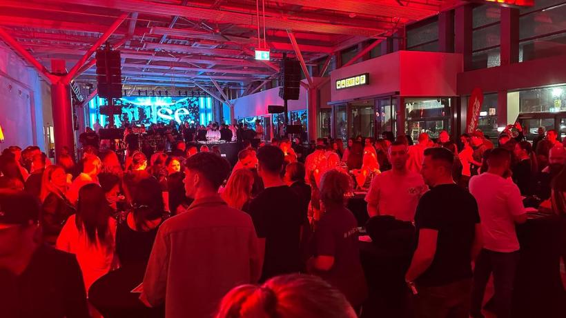 Zbor muzical: Petrecere nocturnă inedită în Aeroportul Sibiu, cu poliția la ușă 18946228