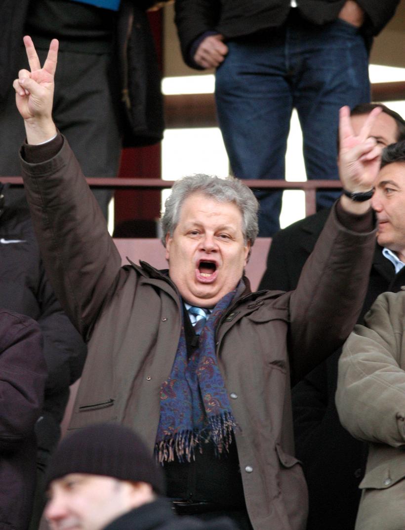 Jean Valvis, fondatorul Aqua Carpatica, aduce un omagiu eroilor care au eliberat Grecia 18946462