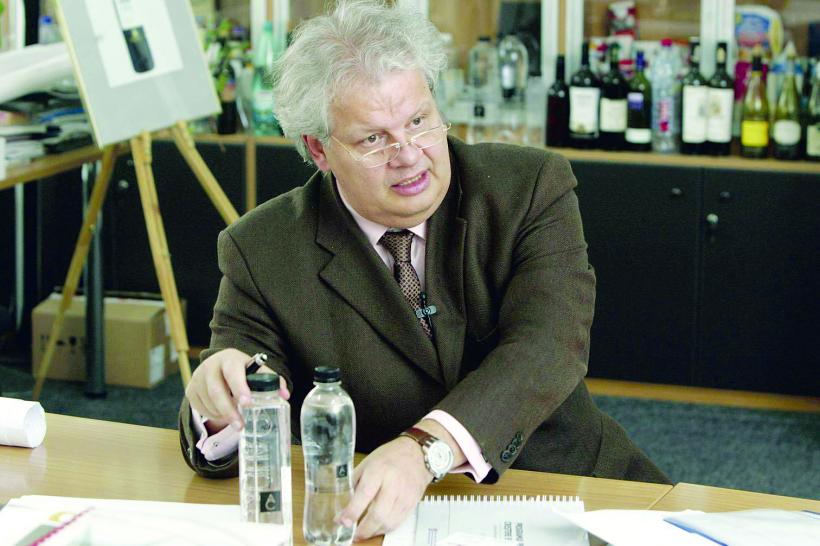 Jean Valvis, fondatorul Aqua Carpatica, aduce un omagiu eroilor care au eliberat Grecia 18946465