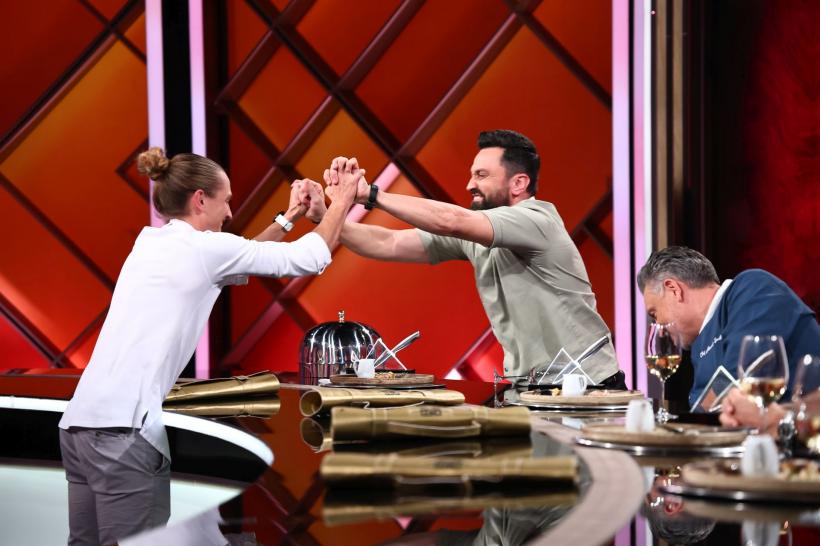 Toți cei patru jurați i-au oferit cuțitele de aur lui Claudiu Gherguț, în ediția de ieri Chefi la cuțite. Concurentul a ales echipa lui Chef Orlando Zaharia 18946989