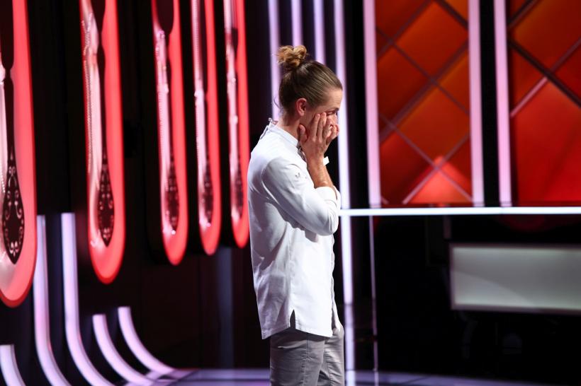 Toți cei patru jurați i-au oferit cuțitele de aur lui Claudiu Gherguț, în ediția de ieri Chefi la cuțite. Concurentul a ales echipa lui Chef Orlando Zaharia 18946991