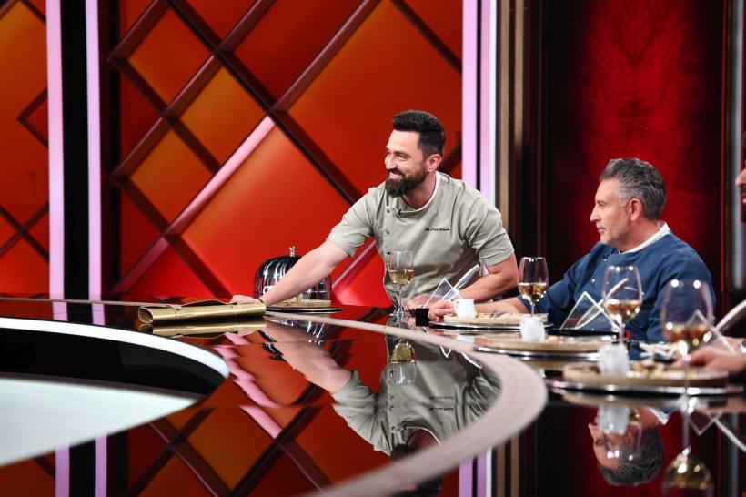 Toți cei patru jurați i-au oferit cuțitele de aur lui Claudiu Gherguț, în ediția de ieri Chefi la cuțite. Concurentul a ales echipa lui Chef Orlando Zaharia 18946992