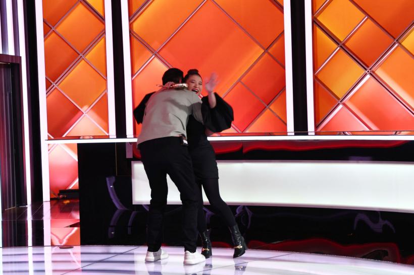 Toți cei patru jurați i-au oferit cuțitele de aur lui Claudiu Gherguț, în ediția de ieri Chefi la cuțite. Concurentul a ales echipa lui Chef Orlando Zaharia 18946994