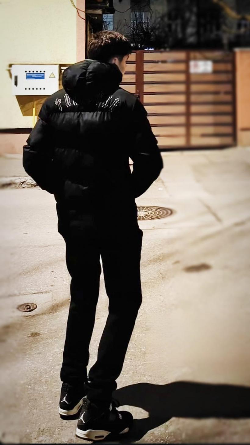 Alertă la Pitești: Un adolescent de 15 ani a dispărut de acasă 18947328