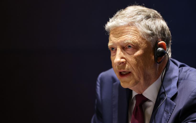 Bill Gates crede că inteligența artificială va înlocui doctorii și profesorii în următorul deceniu