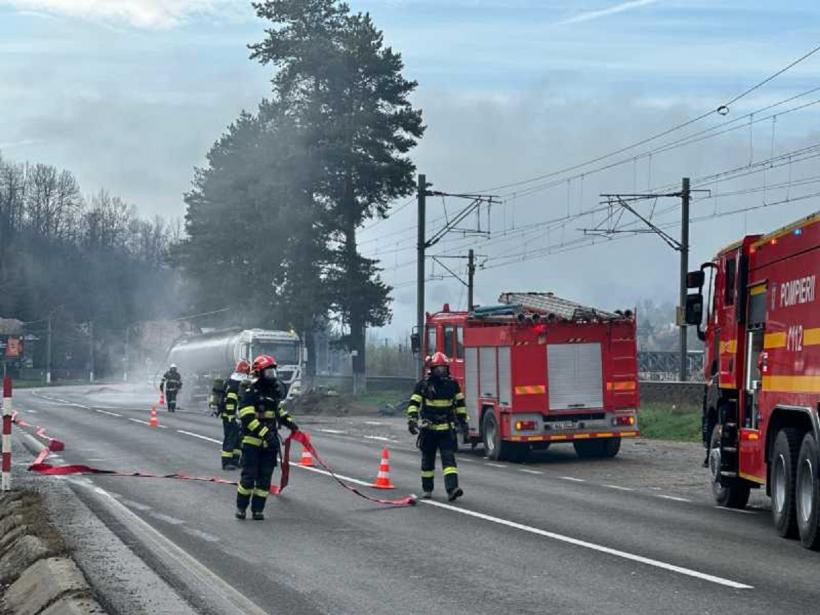 UPDATE Circulația a fost blocată complet pe DN 1, din cauza scurgerilor de acid sulfuric 18947448