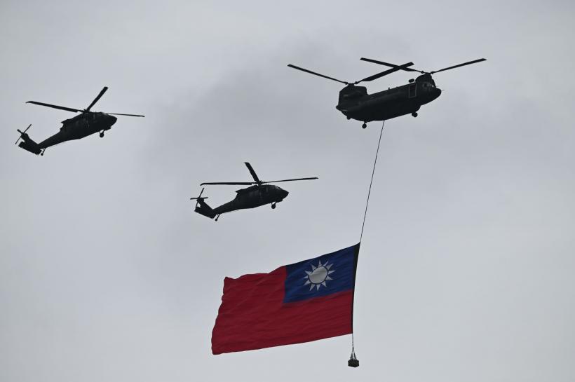 China lansează exerciții militare masive în jurul Taiwanului și îl numește „parazit” pe președintele insulei 