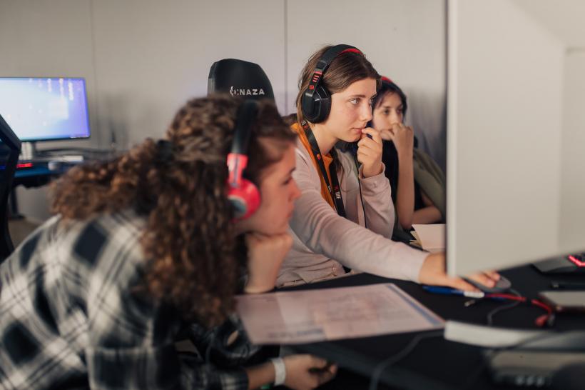 Adolescenții din toată țara se pot înscrie în programul Let’s Go Digital! La TIFF.24