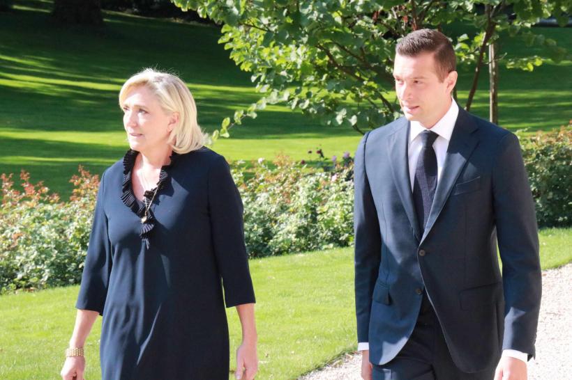 Extrema dreaptă din Franța se regrupează, după ghilotinarea liderului său