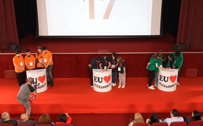 Maraton de concursuri #Istorie și Literatură QUIZ DAY - România Inteligentă | Antena 3 CNN 18947857