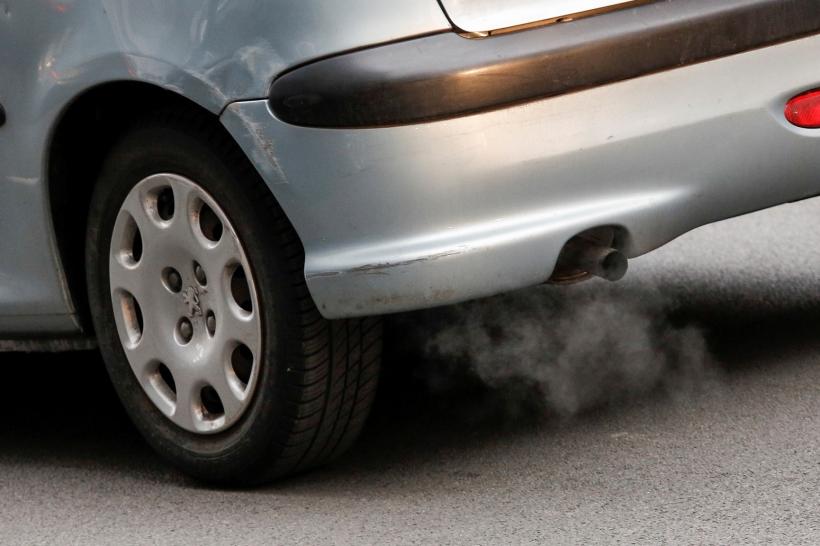 Comisia Europeană relaxează normele privind emisiile de CO2, iar constructorii auto evită amenzi de 15 miliarde de euro 18947856