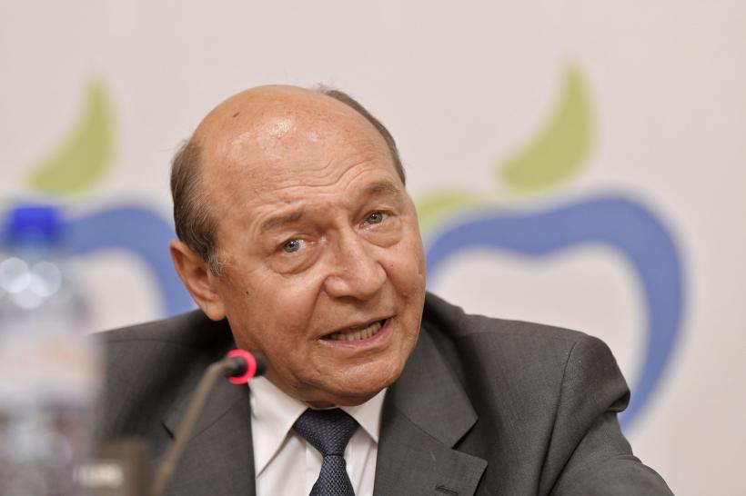 Traian Băsescu, ironic la adresa premierului Marcel Ciolacu: Parcă nimeni nu conduce