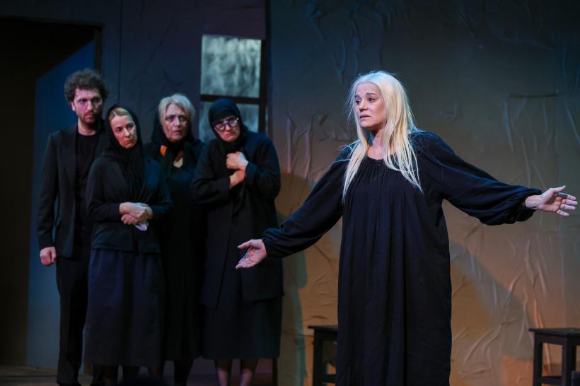 Premieră absolută la TNB, cu „Moroi și păpădii” de Gavril Pătru   18948263