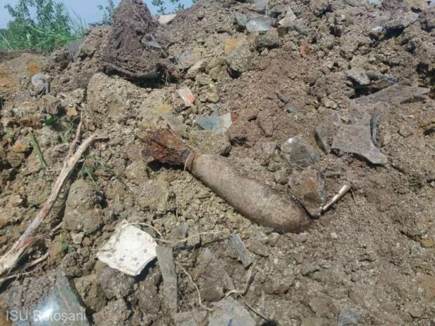 Proiectil exploziv, calibrul 75 de milimetri, găsit într-o gospodărie din Mihăileşti