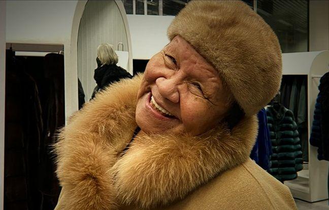 Vedeta serialului Con Mum de pe Netflix, inculpată în Singapore, la 84 de ani