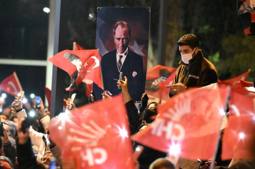 Revoltă în Turcia: Mii de studenți au demonstrat marți la Istanbul și Ankara față de arestarea lui Imamoglu 18948779