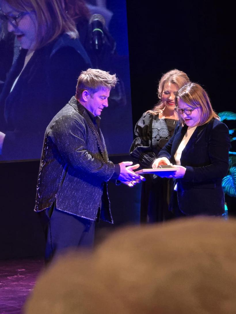 Actorul Pavel Bartoș, Premiul de Excelență și Premiul pentru cel mai bun rol masculin pentru personajul principal din spectacolul …Escu al Teatrului „Stela Popescu” din București, la Gala Premiilor Uniunii Teatrale din Moldova 2025 18948793